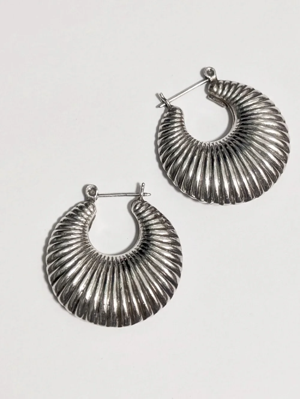 Vintage sterling silver ribbed puff hoop earrings Mid Century 925 ND hollow